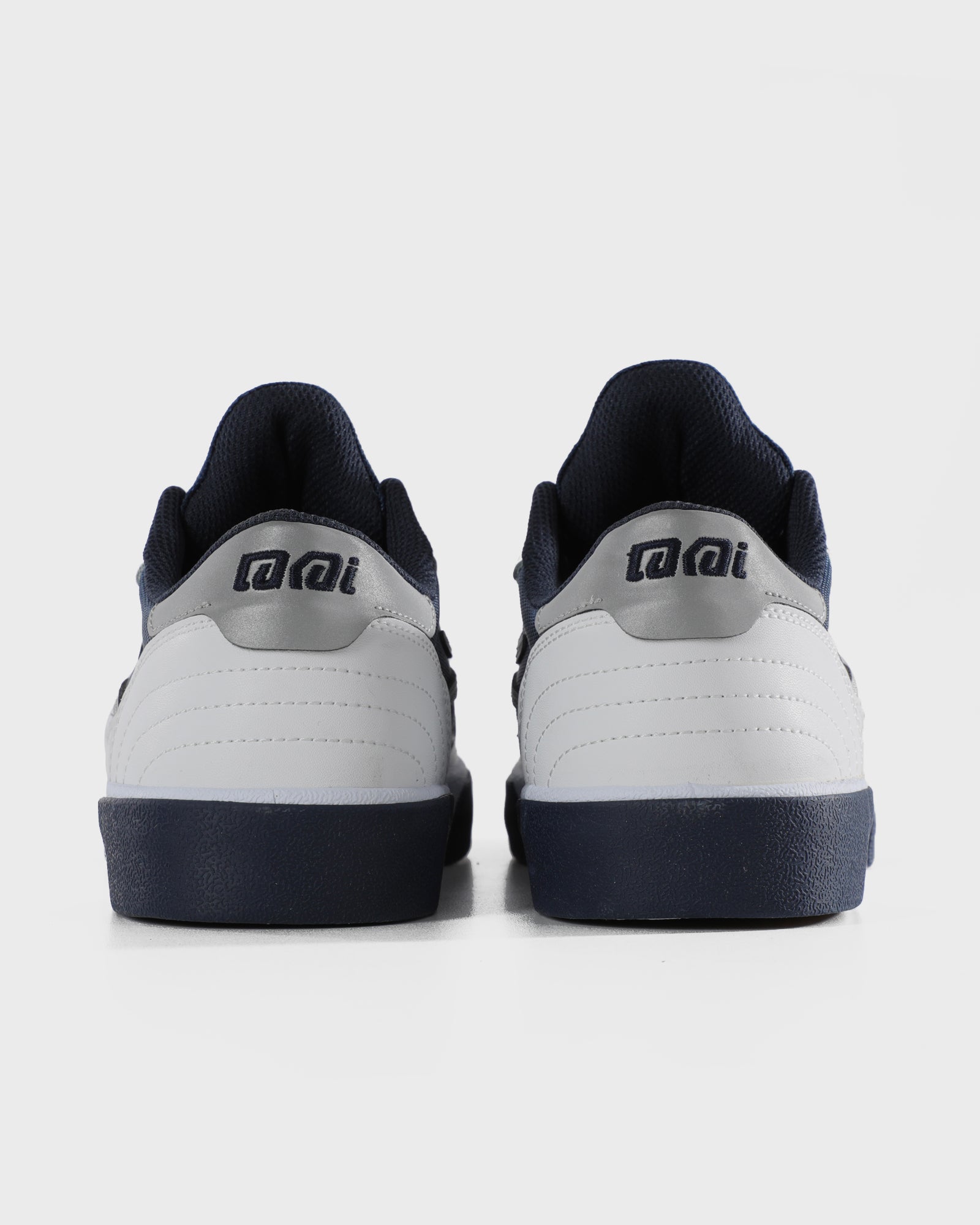 lakai-cambridge-chaussures-skate-white-leather-navy-reflective image 6