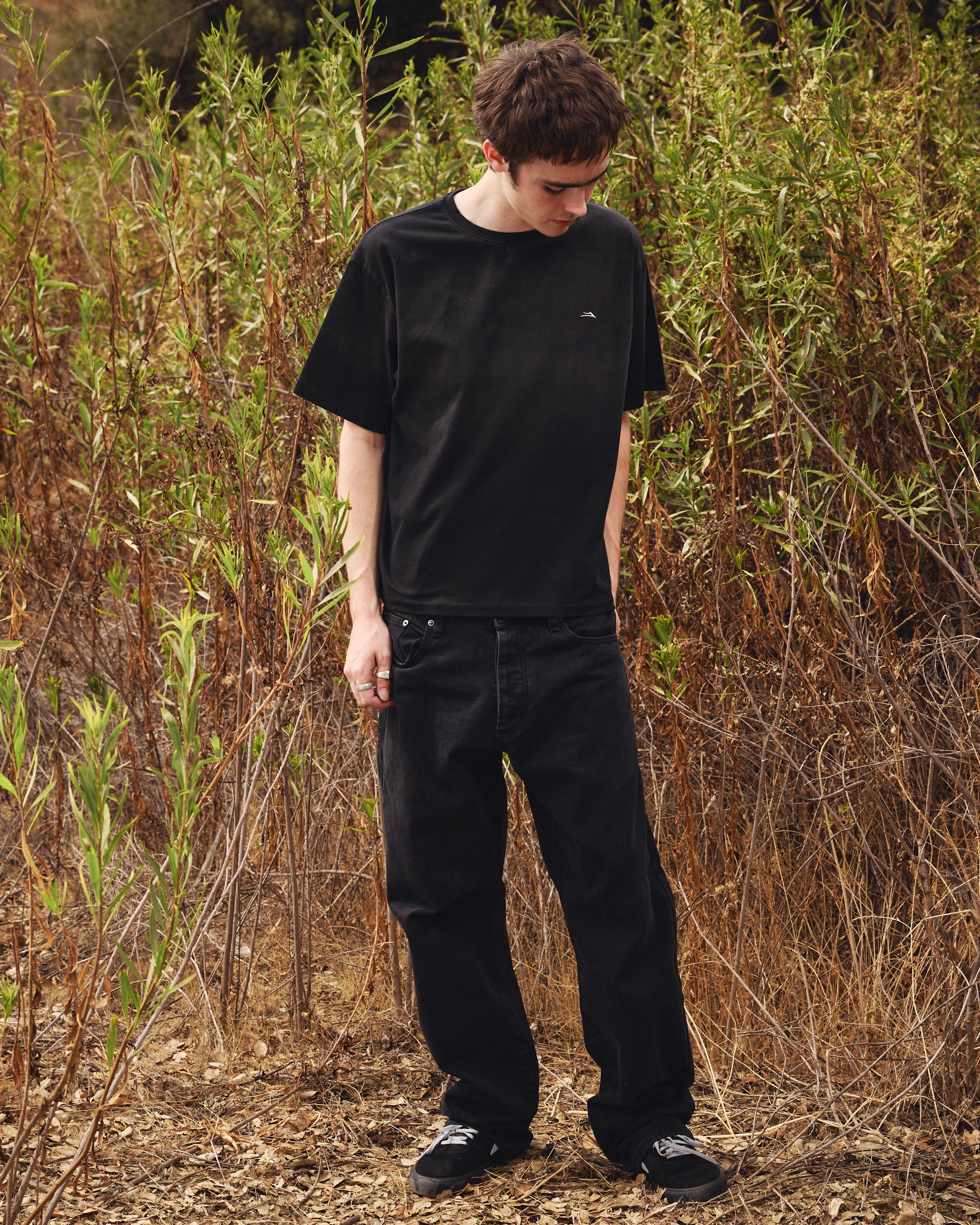 lakai-sunfaded-cropped-boxy-tee-t-shirt-noir image 2