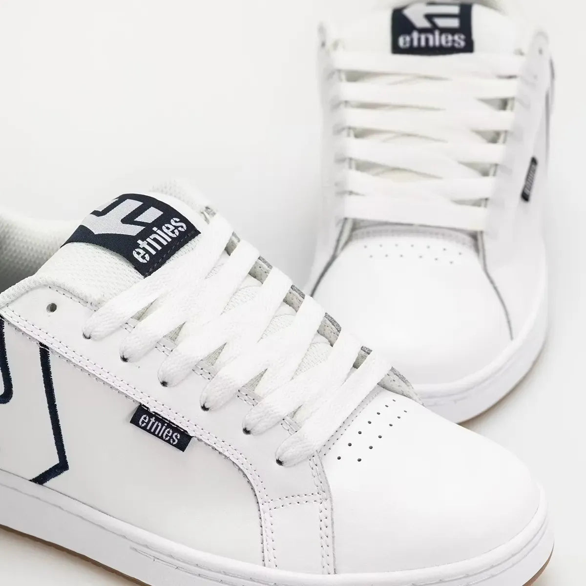 etnies-fader-chaussures-skate-puffy-su-de-iconique image 8