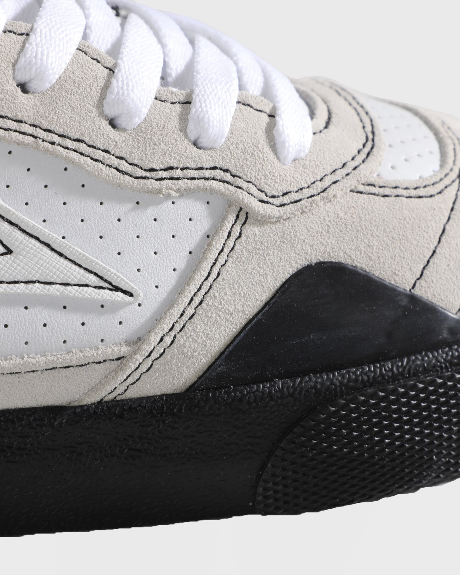 lakai-cambridge-elite-macbalife-chaussures-de-skate-noir-blanc image 3