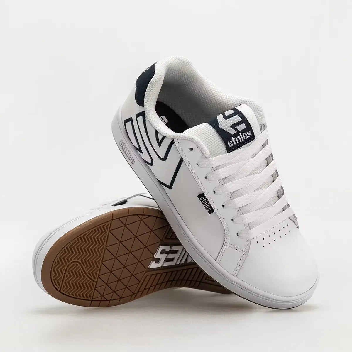 etnies-fader-chaussures-skate-puffy-su-de-iconique image 2
