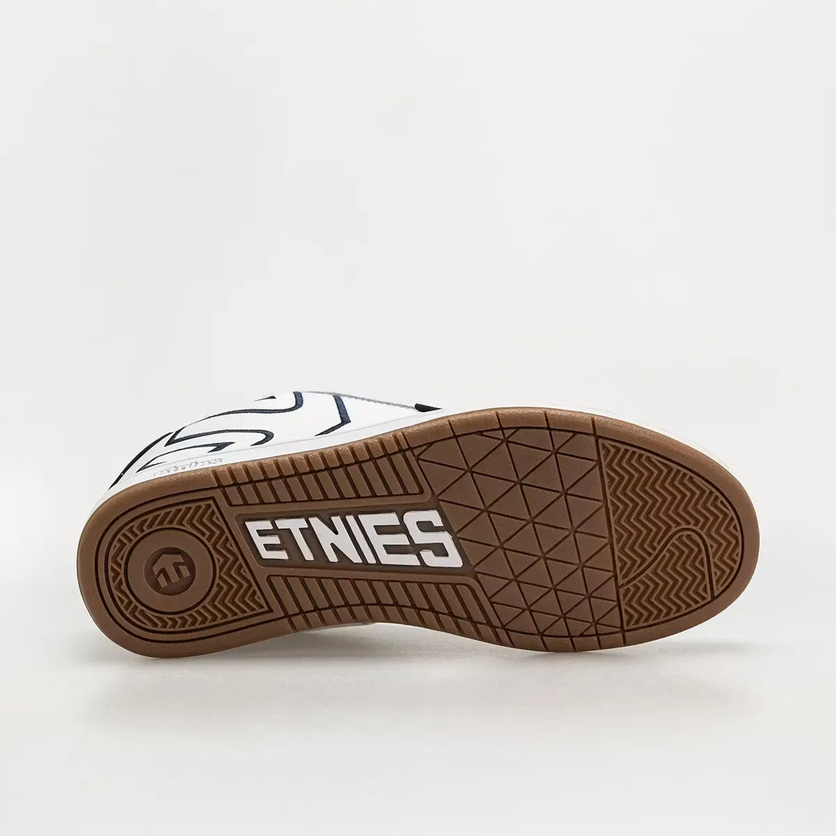 etnies-fader-chaussures-skate-puffy-su-de-iconique image 5