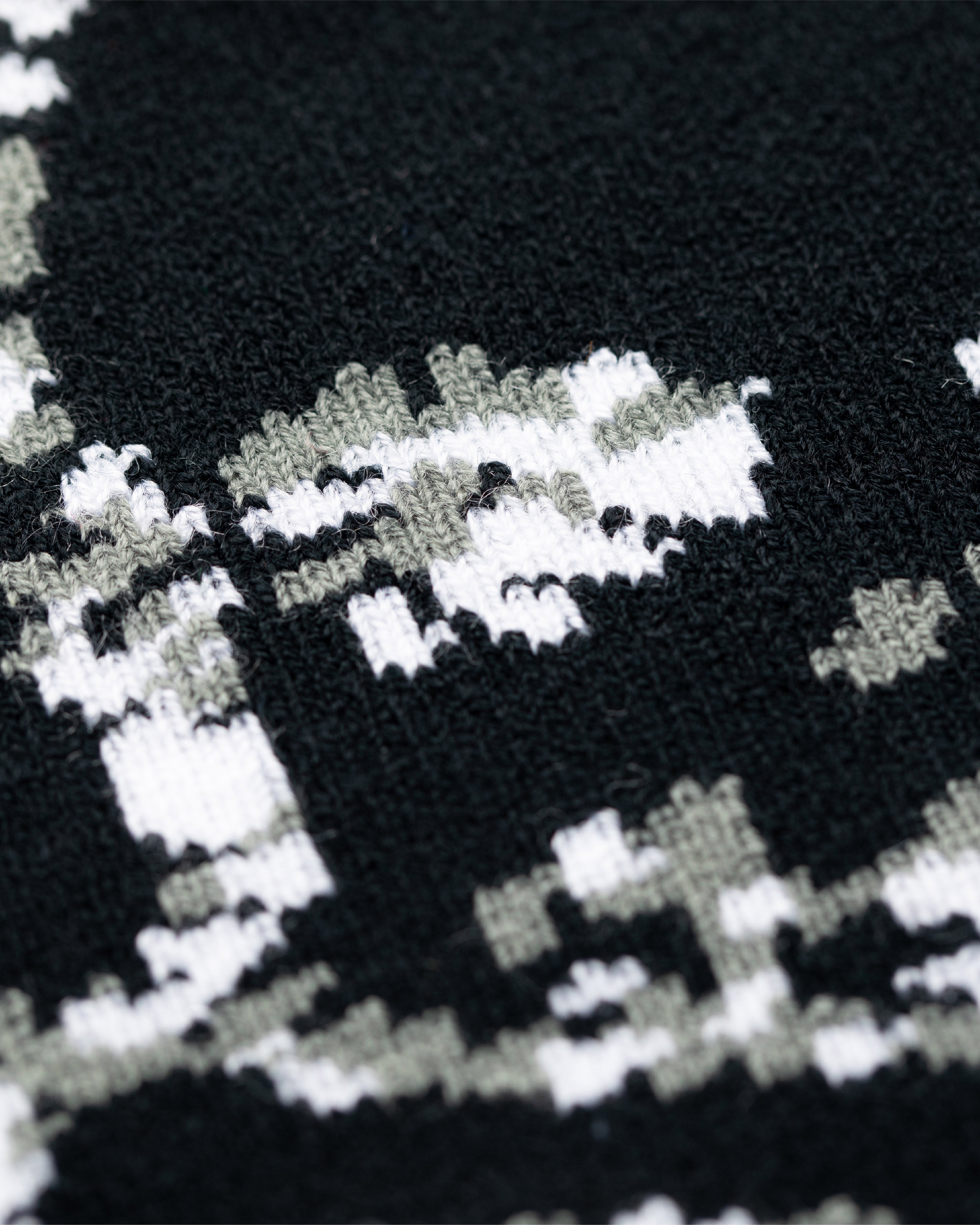 lakai-beanie-skull-crossbones-bonnet image 3