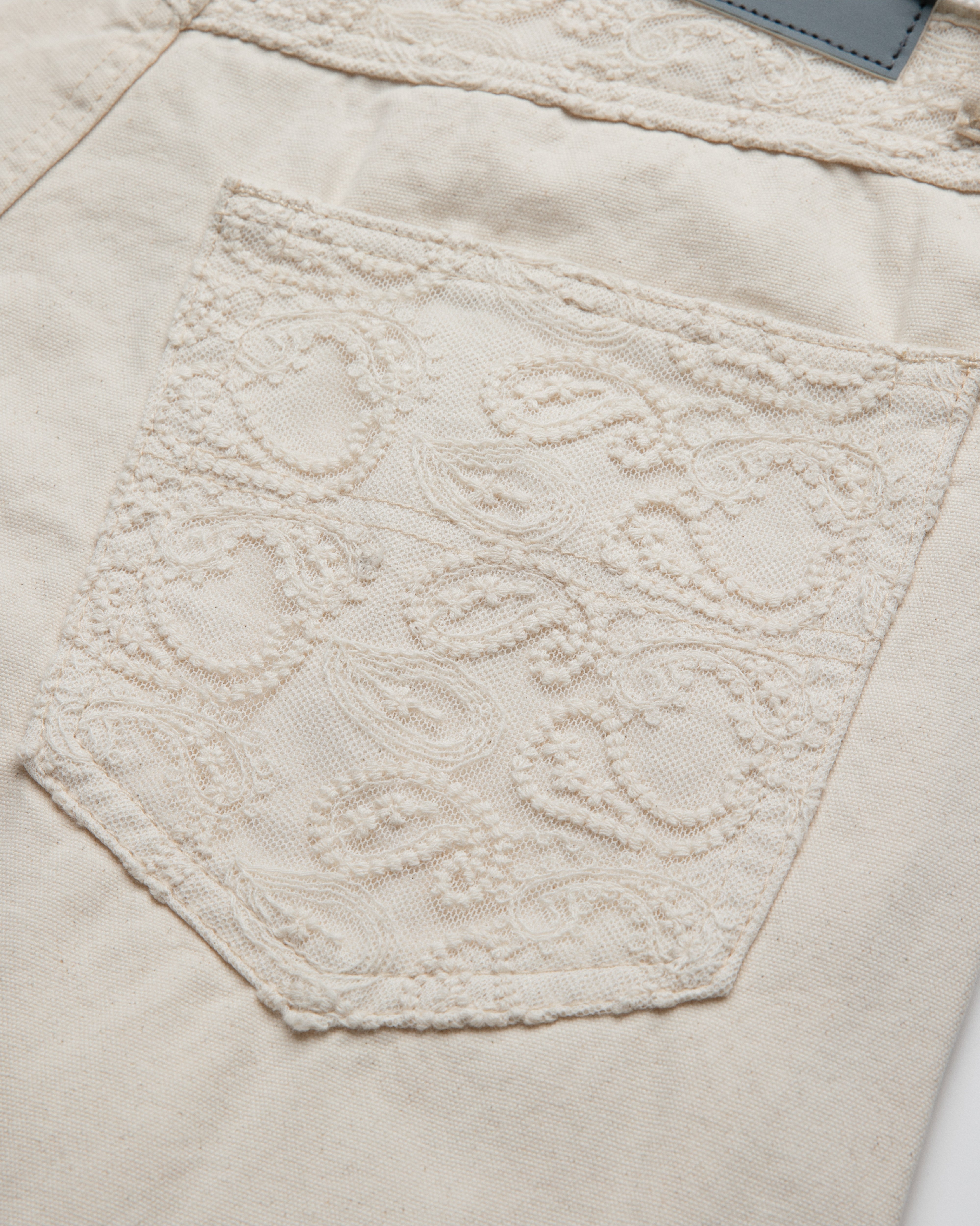 lakai-wide-leg-lace-applique-cargo-pant-natural-pantalon-cargo image 3