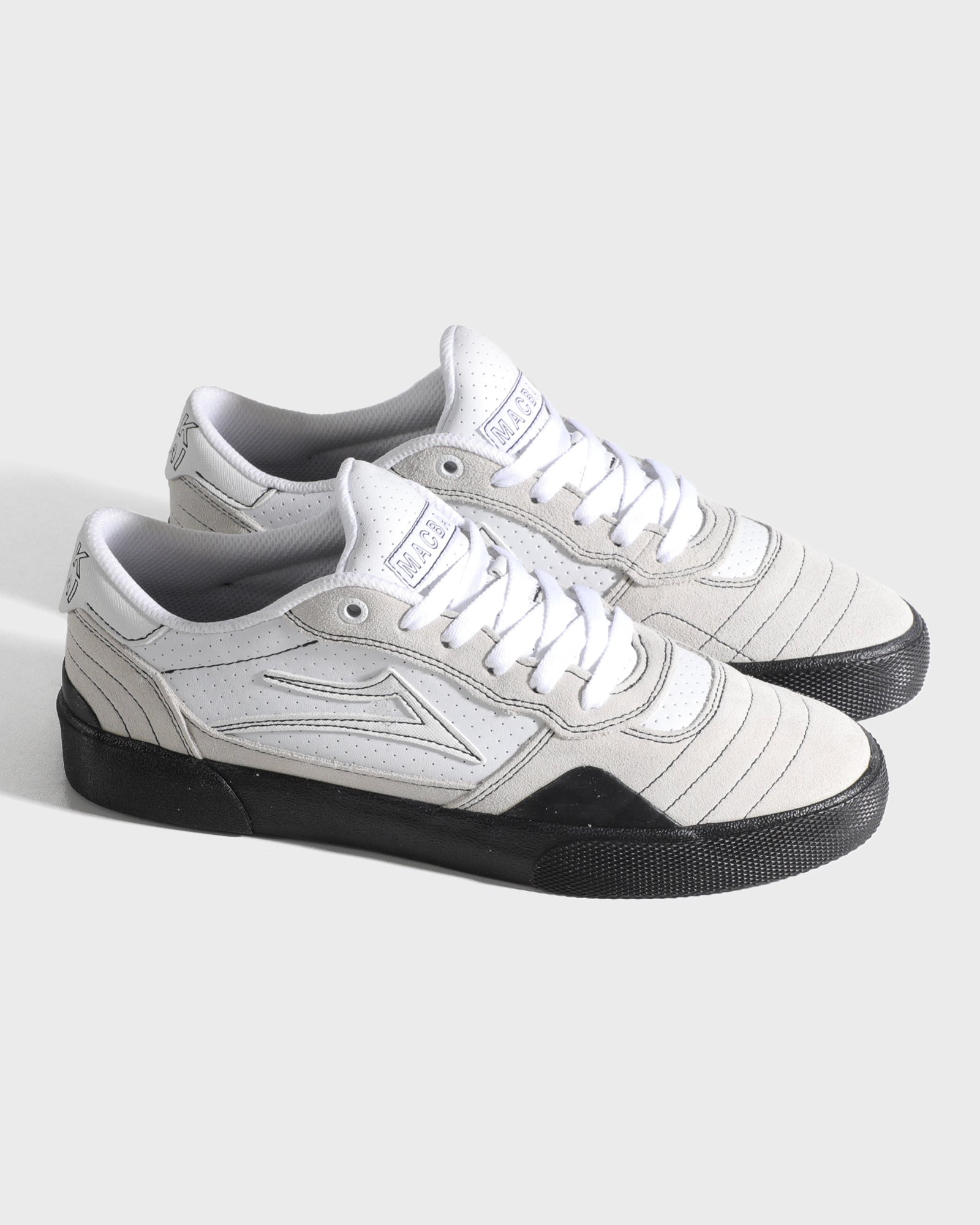 lakai-cambridge-elite-macbalife-chaussures-de-skate-noir-blanc image 2