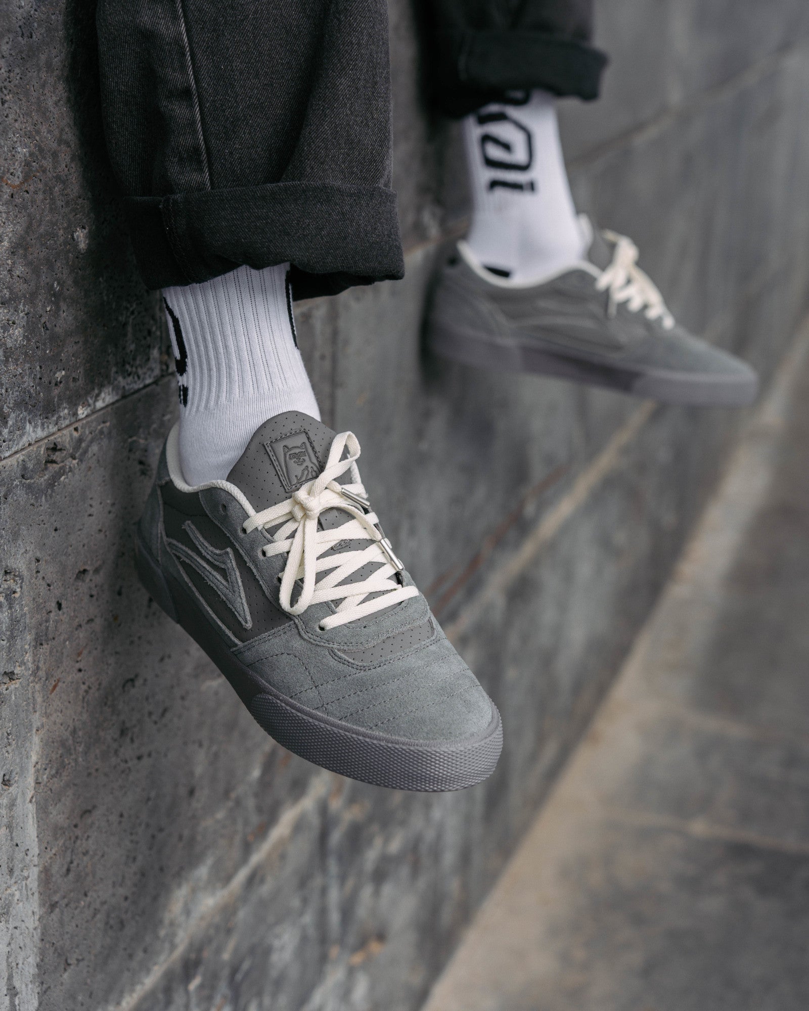 lakai-cambridge-chaussures-skate-lakai-x-ripndip-grey-suede image 7