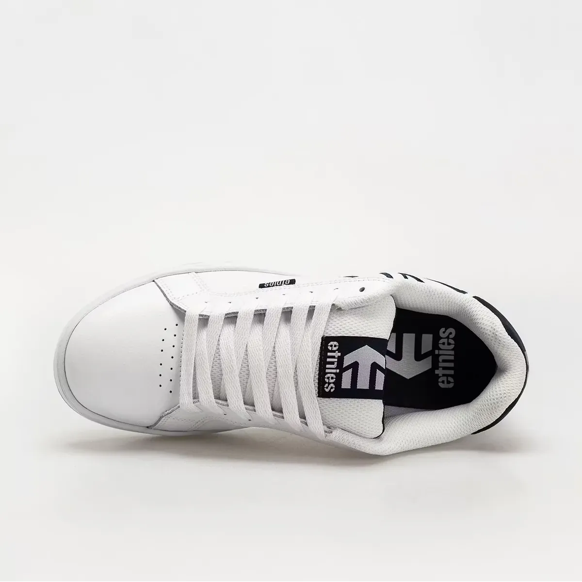 etnies-fader-chaussures-skate-puffy-su-de-iconique image 4
