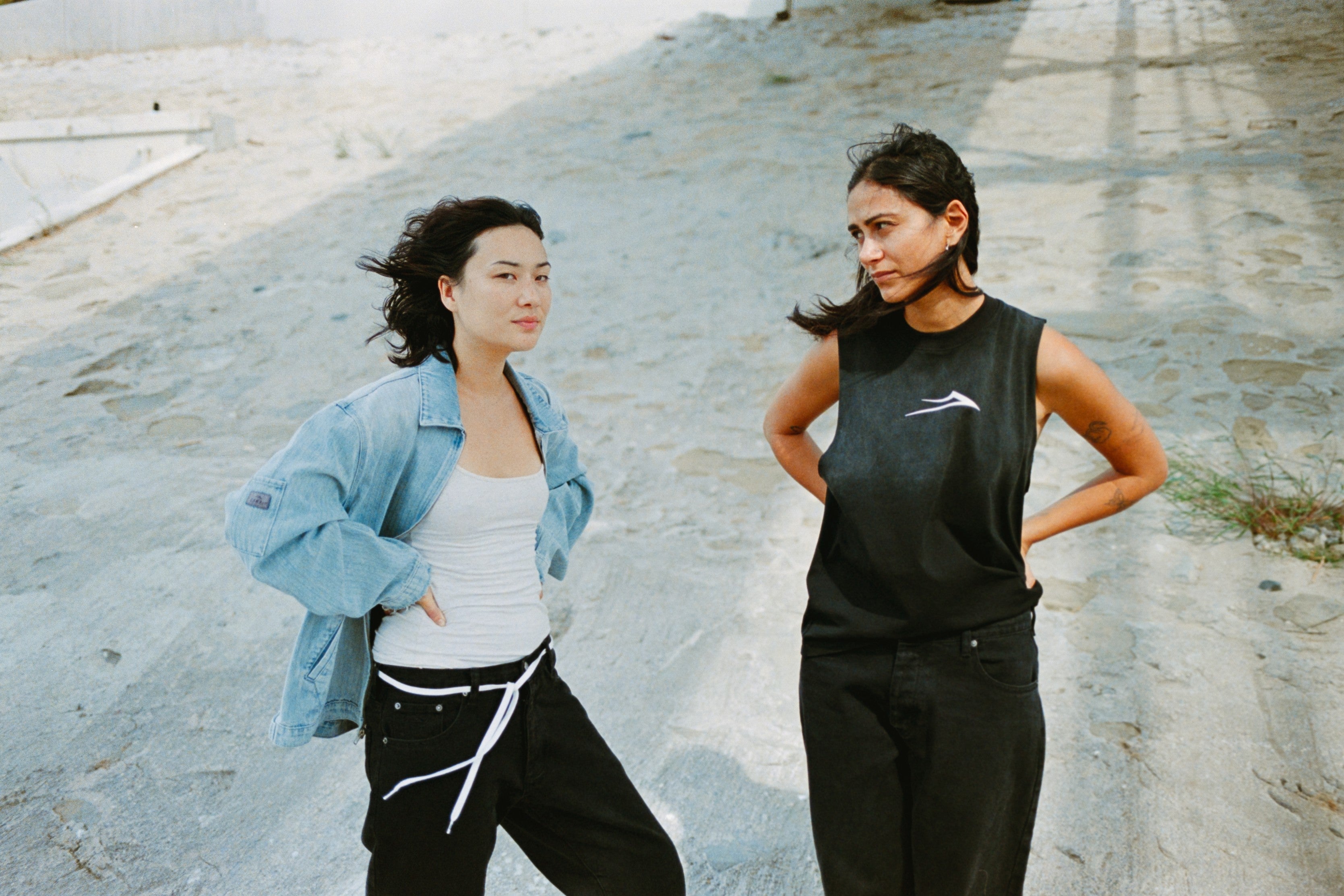 lakai-flare-cutoff-tank-shirt-d-bardeur-noir-vintage image 7