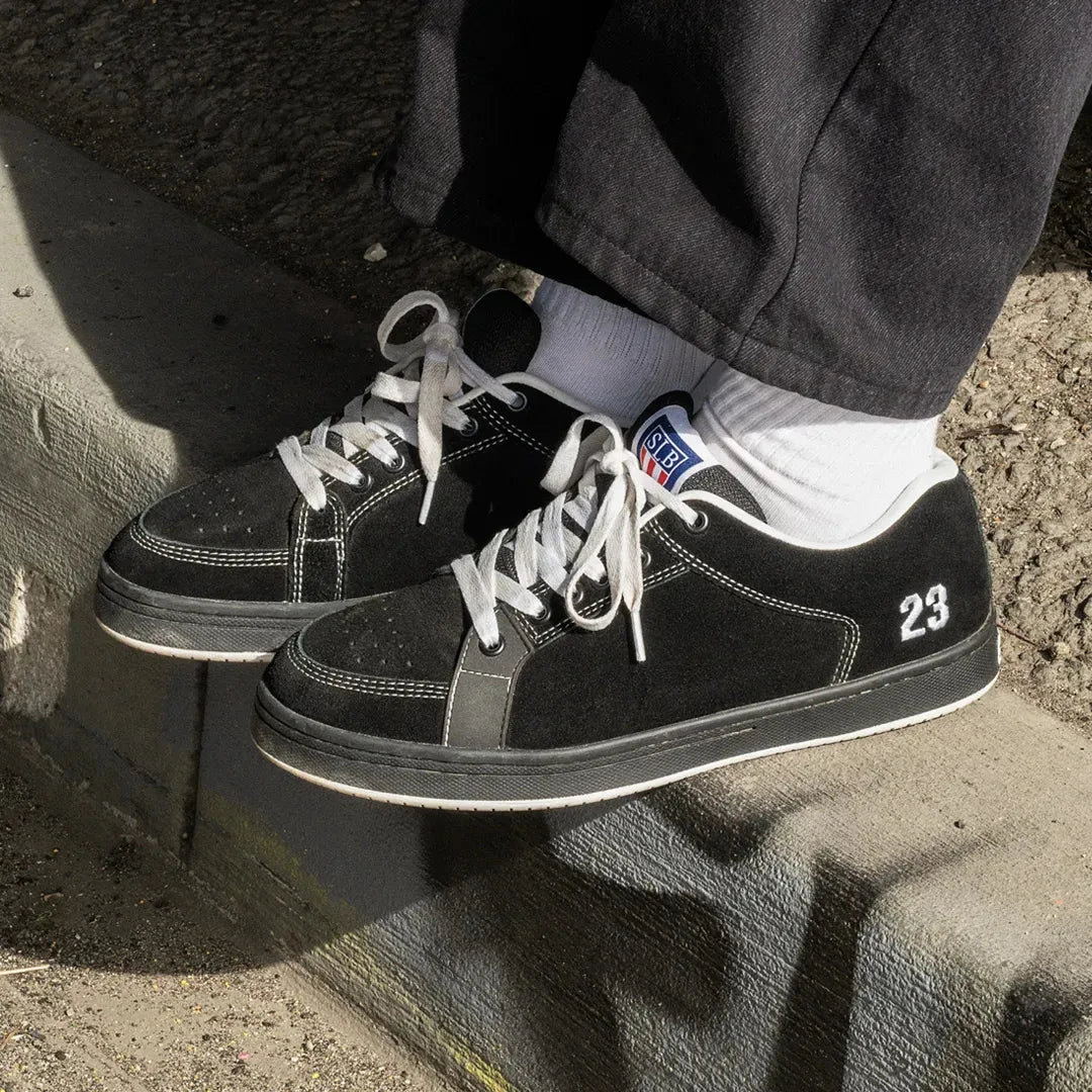 etnies-sal-23-chaussures-de-skate-black-white-suede image 2