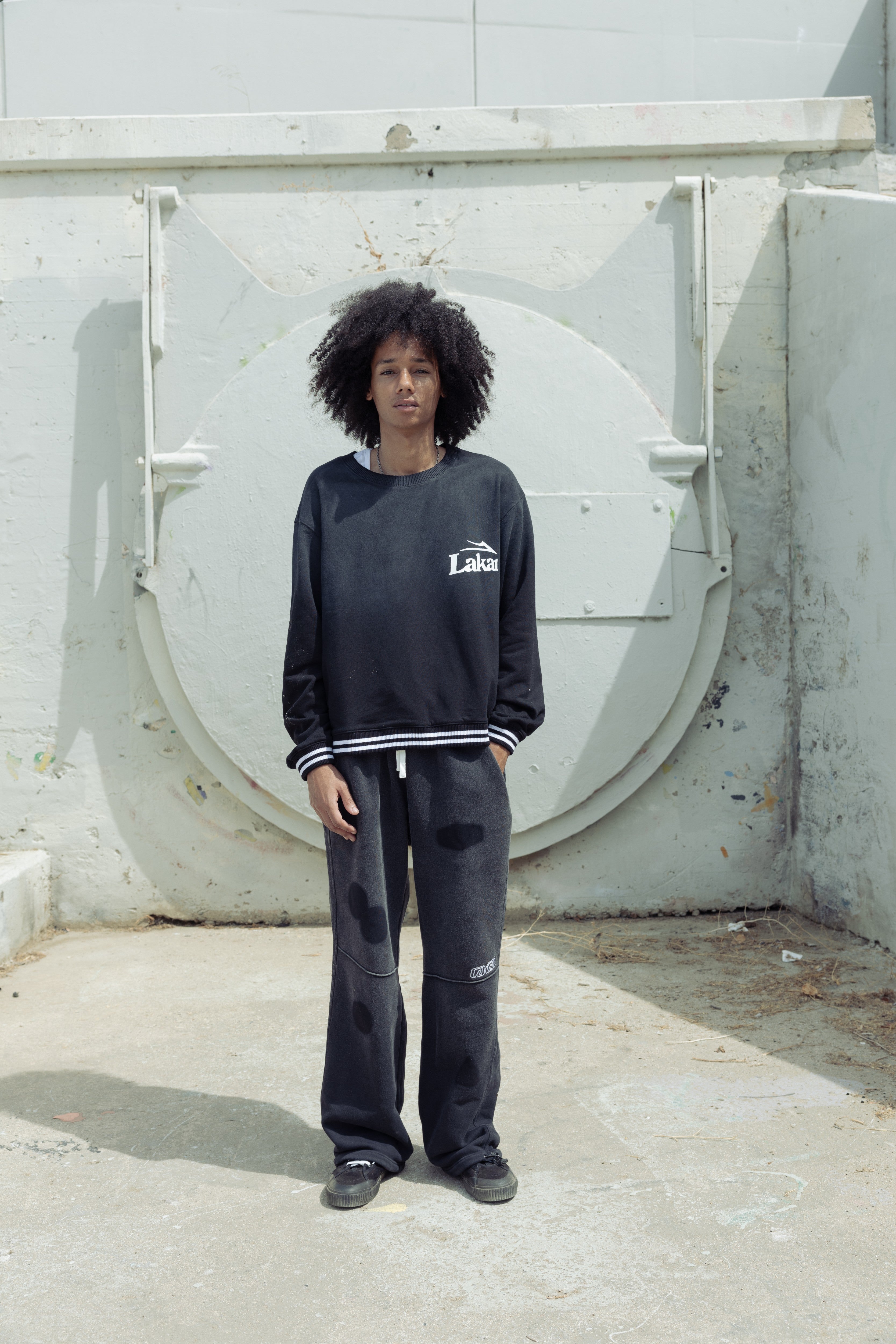 lakai-classic-oversized-sunfaded-crewneck-sweat-black image 2
