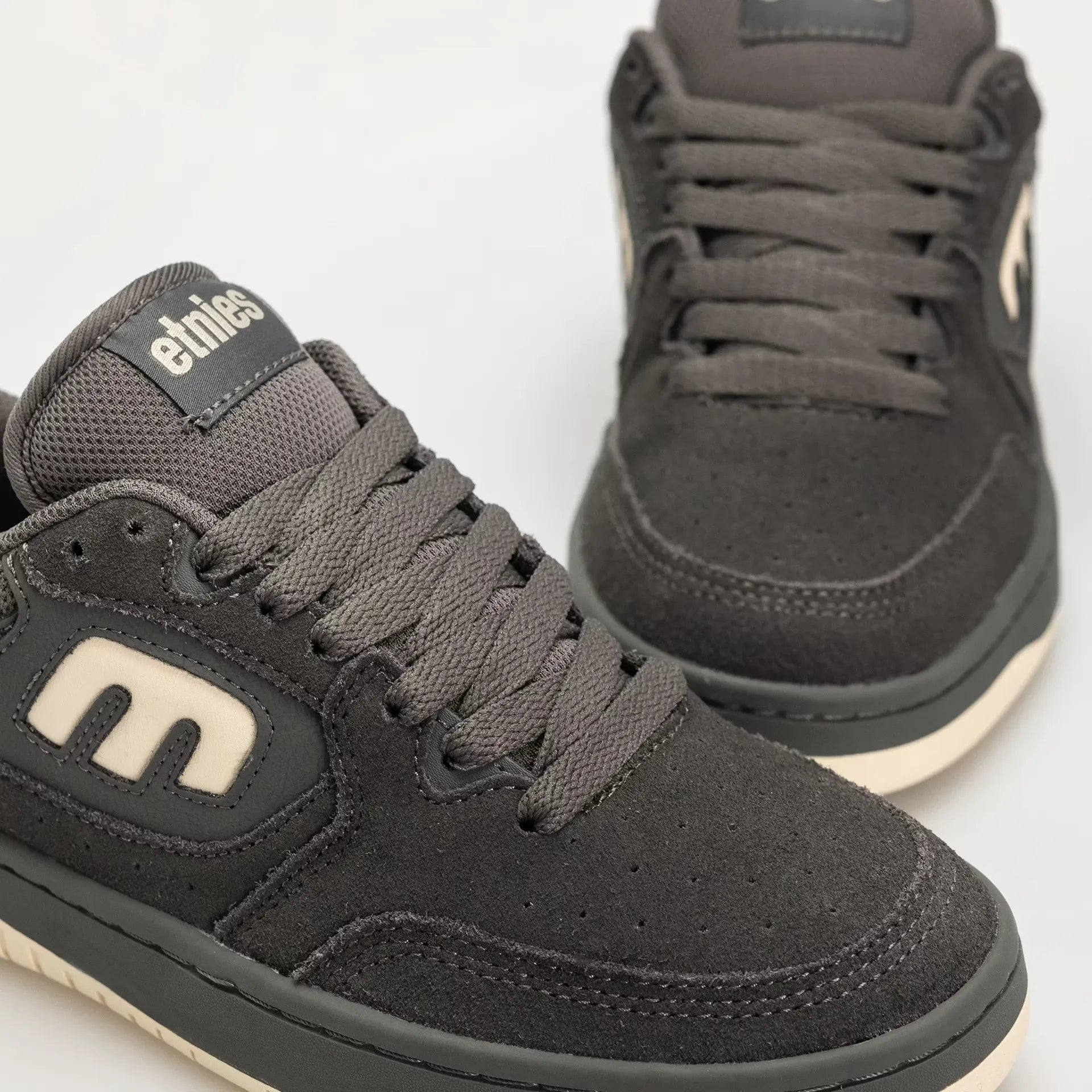 etnies-loot-chaussures-skate-gris-fonc-gris image 8